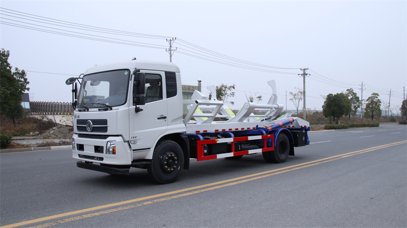 油田專用東風(fēng)天錦背罐車